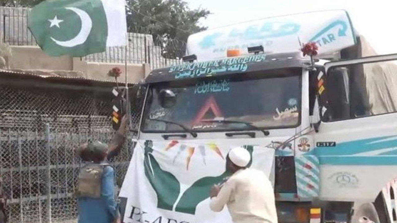امدادی سامان کے ٹرک سے پاکستان کا جھنڈا اتارے جانے کو بدترین واقعہ قرار دیا