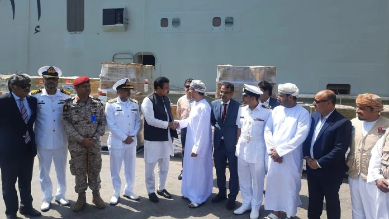 Pakistan gets relief goods for flood victims from Oman 