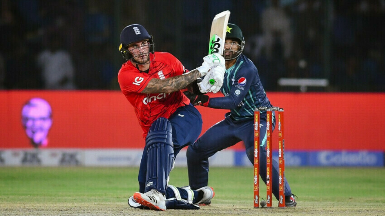 پاکستان کو انگلینڈ کے ہاتھوں پہلے ٹی ٹوئنٹی میں شکست