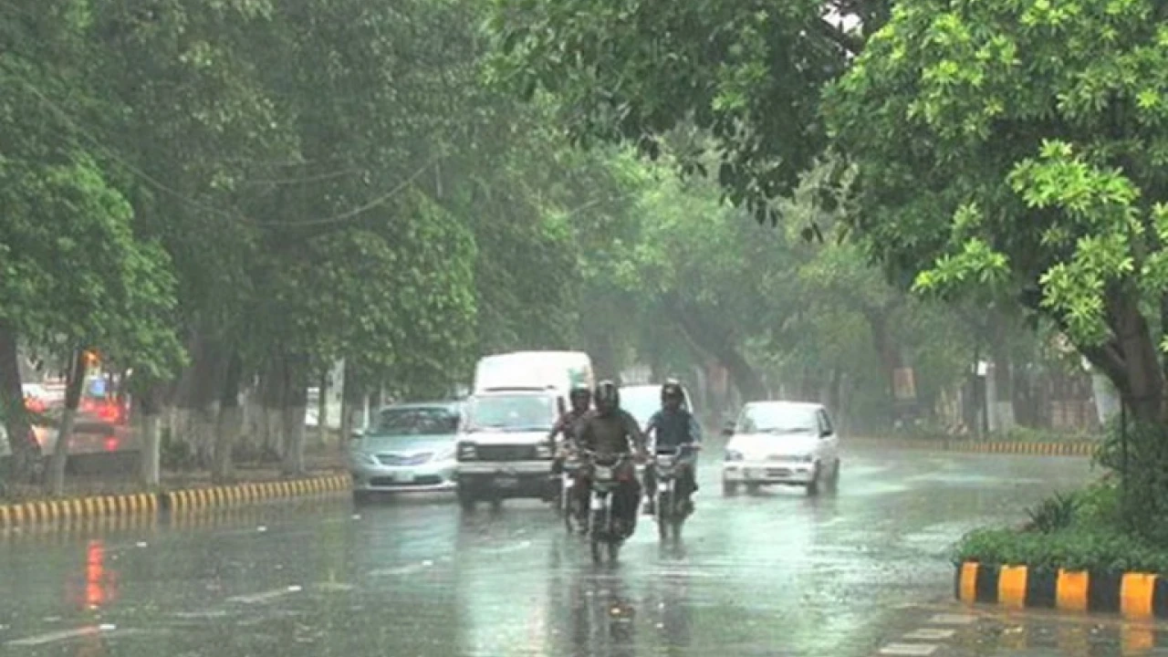 Rain turns weather pleasant in Lahore