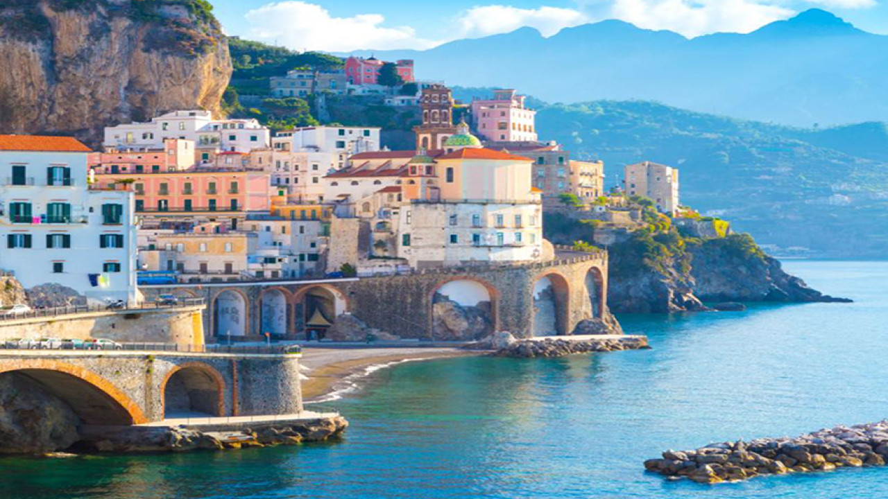 اٹلی کے خوبصورت جزیرے پر مفت  رہائش، خوشخبری آگئی 