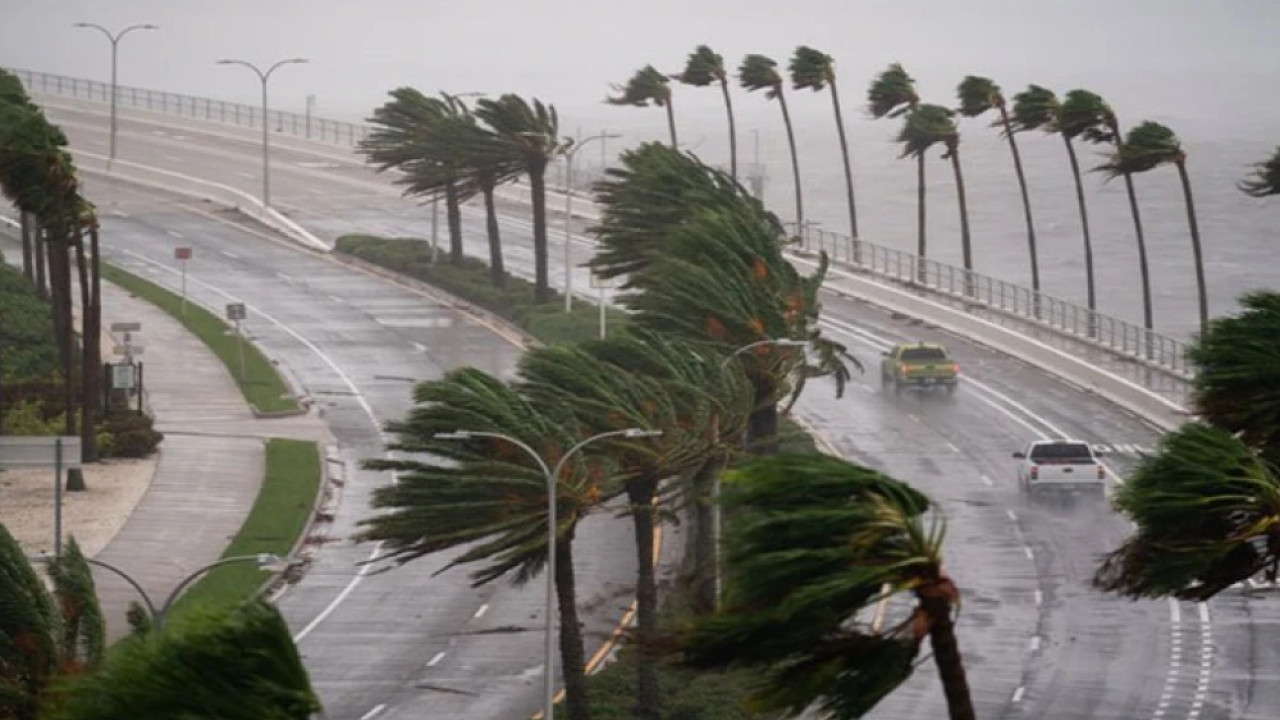 سمندری طوفان ایان امریکی ریاست  فلوریڈا سے ٹکرا گیا