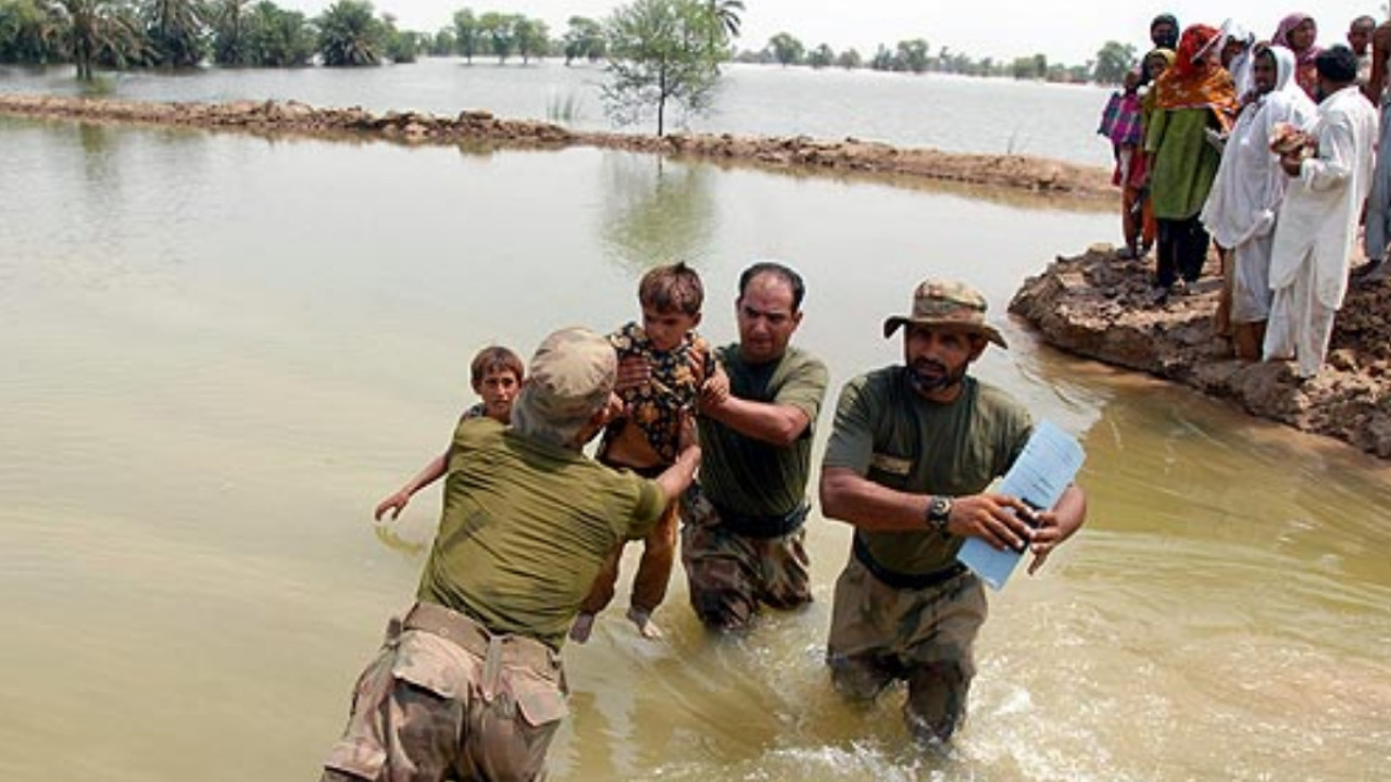 پاک فوج اورایف سی کی بلوچستان سیلاب متاثرہ علاقوں میں امدادی کارروائیاں جاری