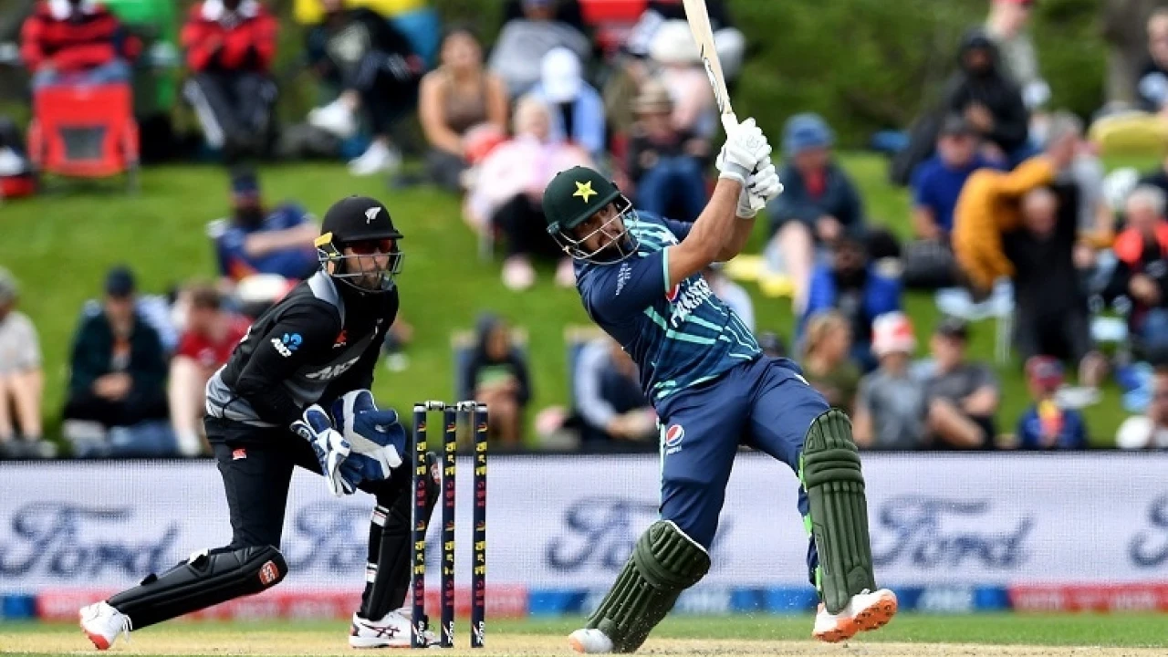 Tri-nation series: New Zealand thrash Pakistan by nine wickets