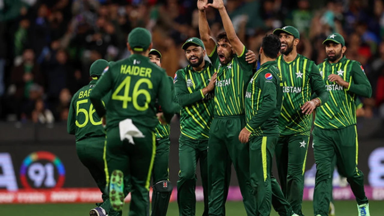 T20 World Cup: Pakistan take early wickets as India chase 160