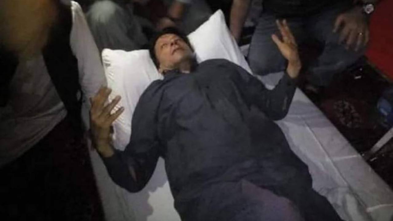 عمران خان کی سٹریچرکی تصویر سامنے آگئی