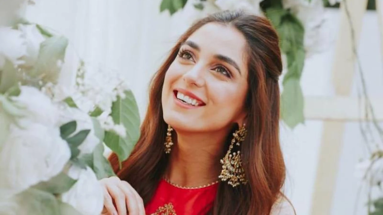 DIAFA 2022: Maya Ali receives ‘Pakistani Actress of the Year Award’