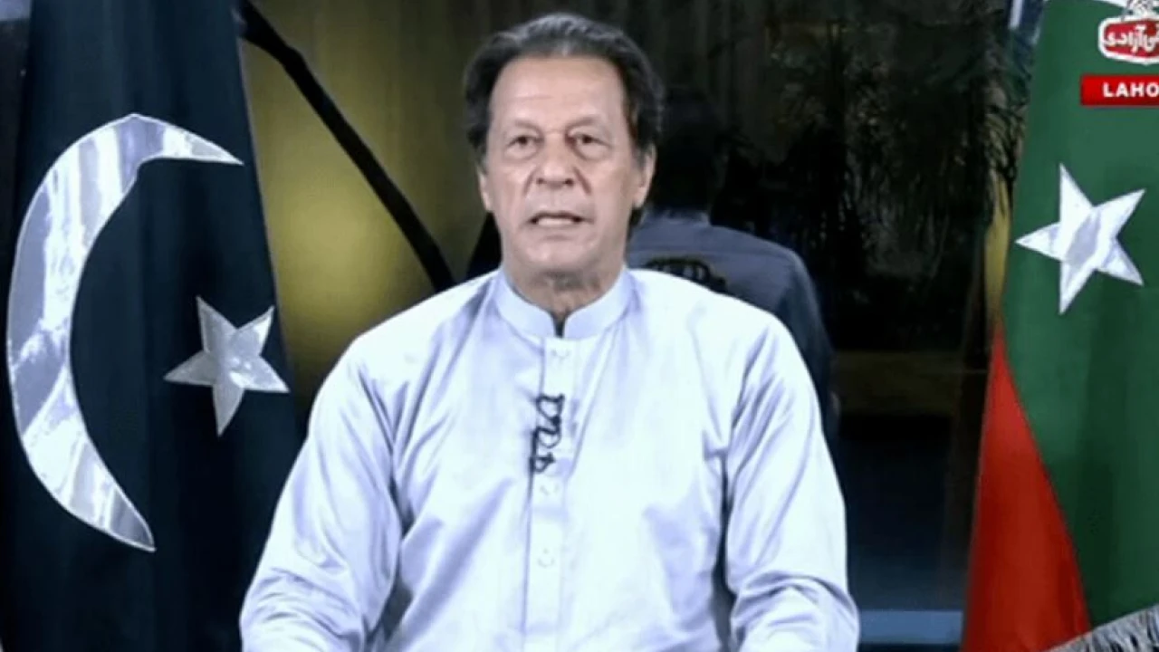 Imran announces to move int'l courts against Umar Zahoor, media house over gift sale allegation