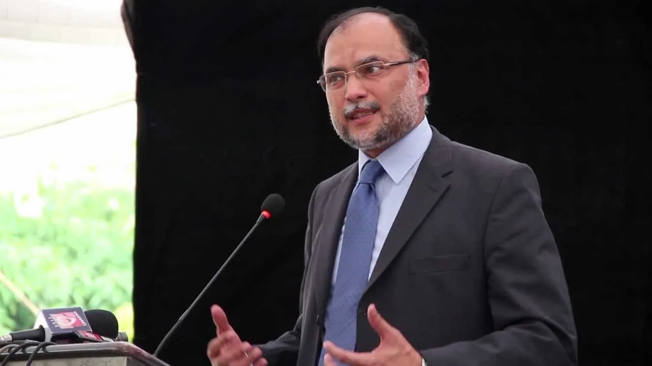 Ahsan Iqbal holds meeting with Egyptian counterpart