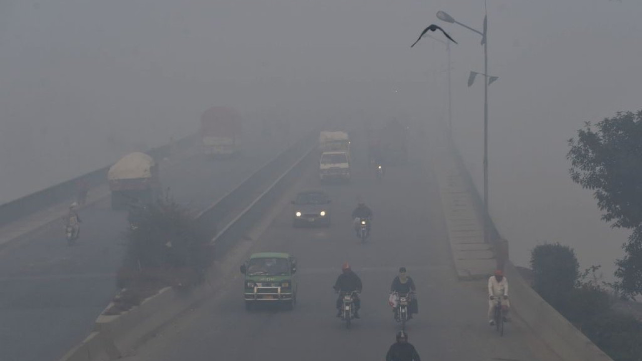 لاہور میں فضائی آلودگی بے قابو
