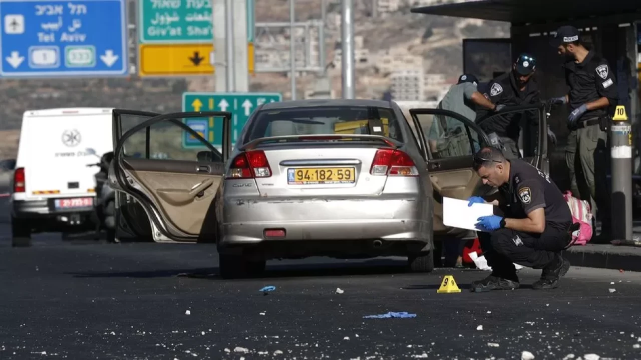 One killed, 14 wounded in twin Jerusalem bus stop blasts 