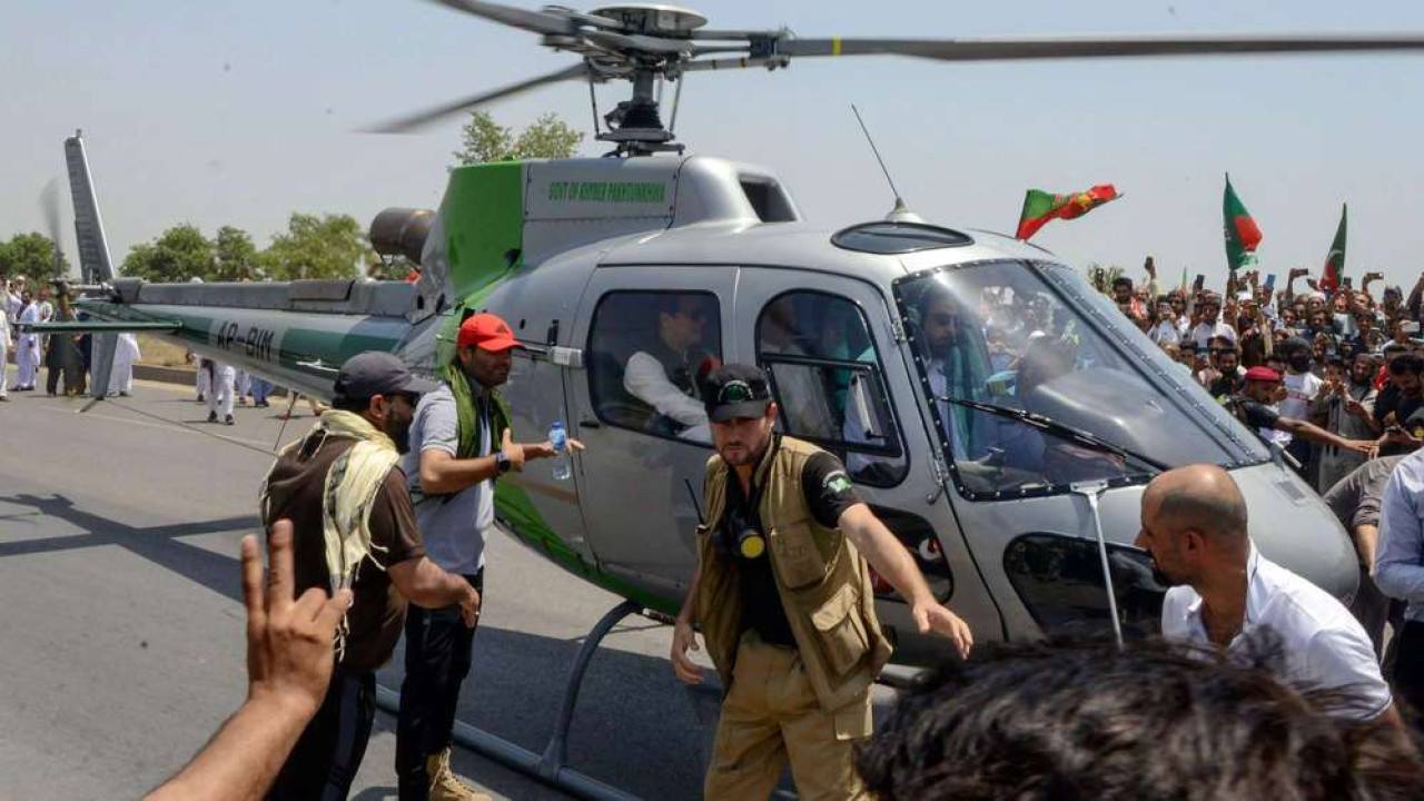 جی ایچ کیو نے پریڈ گراؤنڈ میں عمران خان کے ہیلی کاپٹر کو اترنے کی اجازت دے دی
