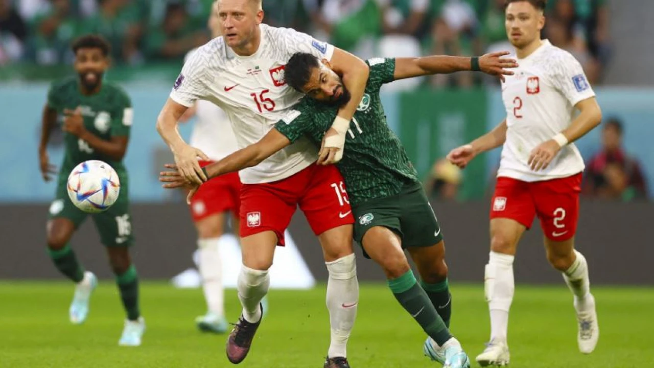 Poland beat Saudi Arabia 2-0, near World Cup last 16
