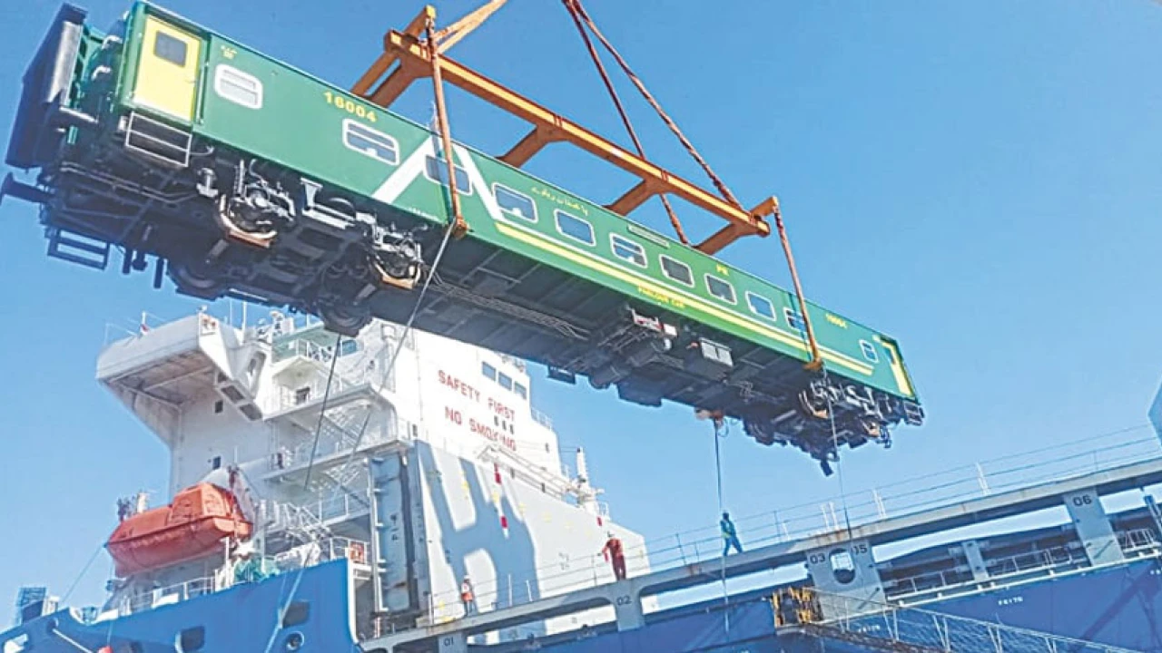 Pakistan Railway gets 46 modern passenger coaches from China