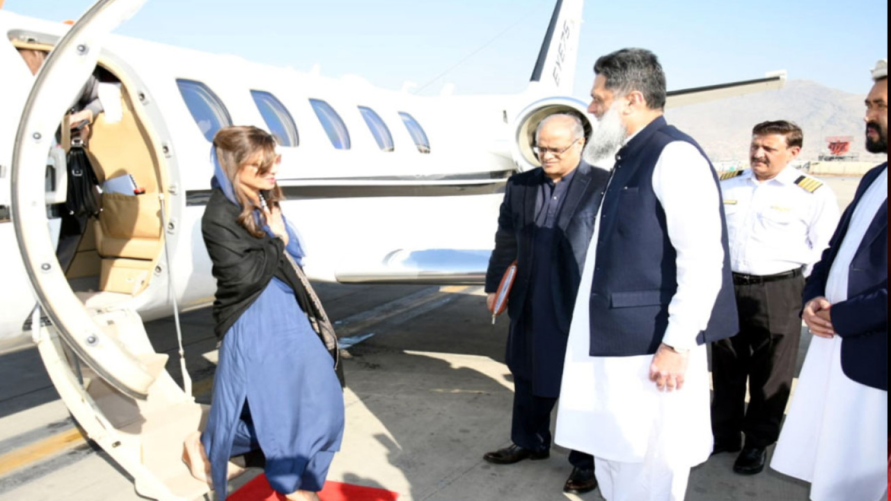 حنا ربانی کھرایک روزہ دورے پر کابل پہنچ گئیں