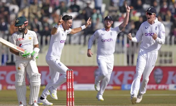 England beat Pakistan by 74 runs in first Test, lead series 1-0