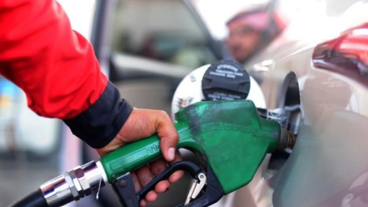 Govt announces 10-rupee cut in petrol prices
