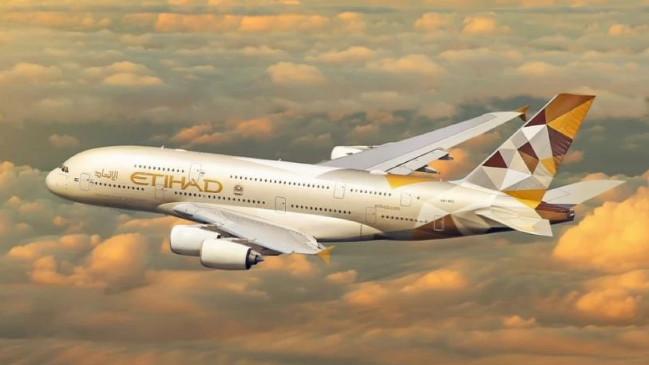 Abu Dhabi's Etihad Airways sees half-year losses halved to $400 million