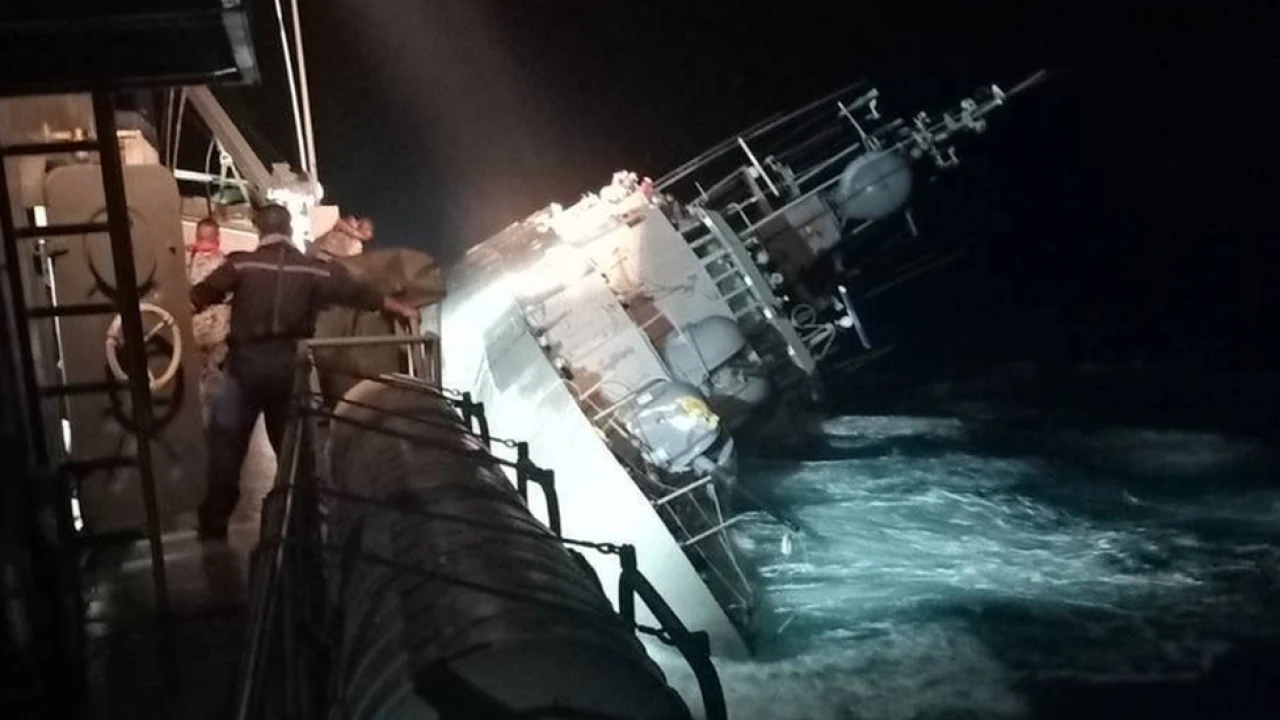 Thailand warship capsizes leaving 31 sailors missing
