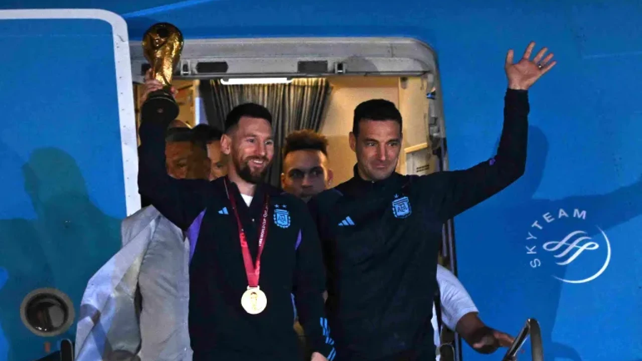 Huge crowds welcome Argentina team home after World Cup victory