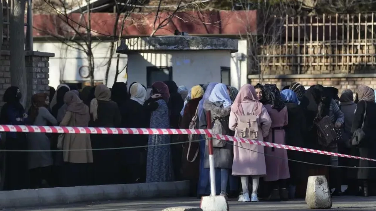 Taliban bar Afghan women from university education