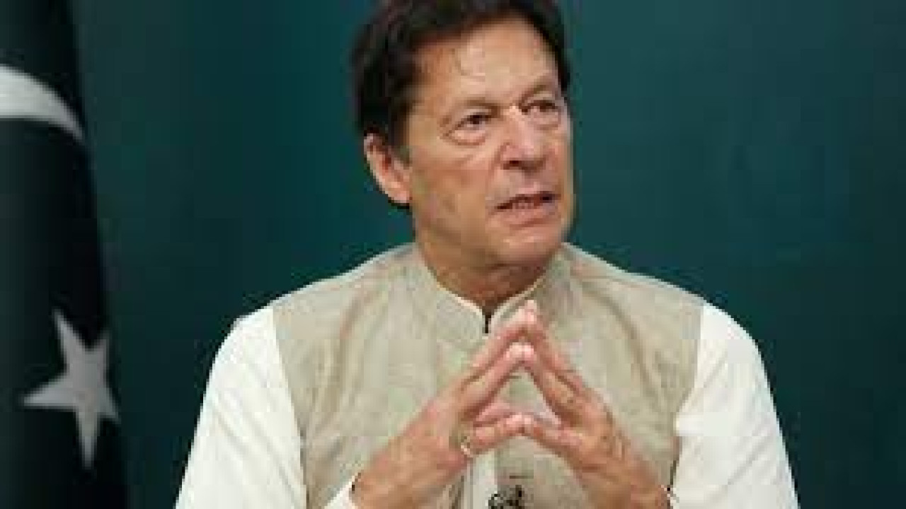 ابھی الیکشن ہوتے نظر نہیں آرہے ، حکومت  کے پیچھے بیٹھے لوگوں کا الیکشن کے لیے راضی ہونا ضروری ہے:عمران خان