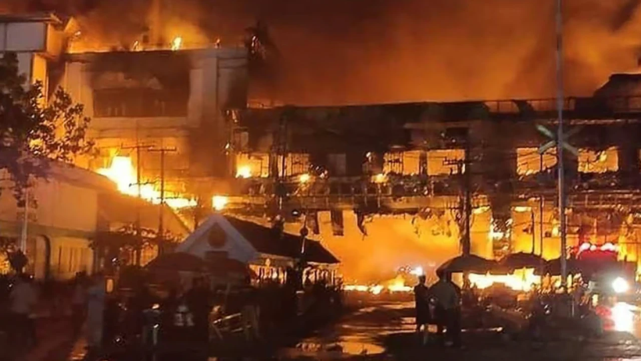 Cambodia casino fire: 10-dead in blaze on Thai border