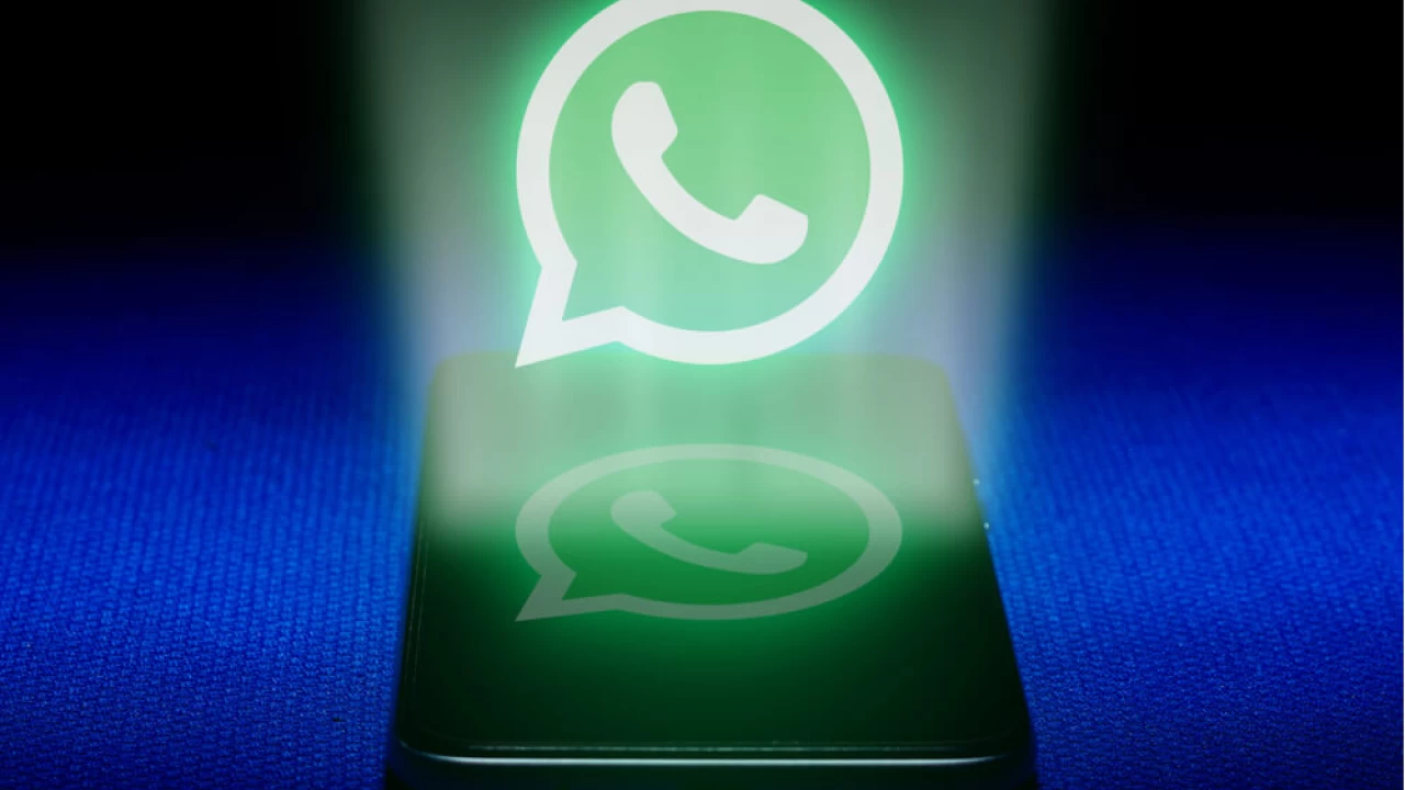 WhatsApp rolls out new privacy feature