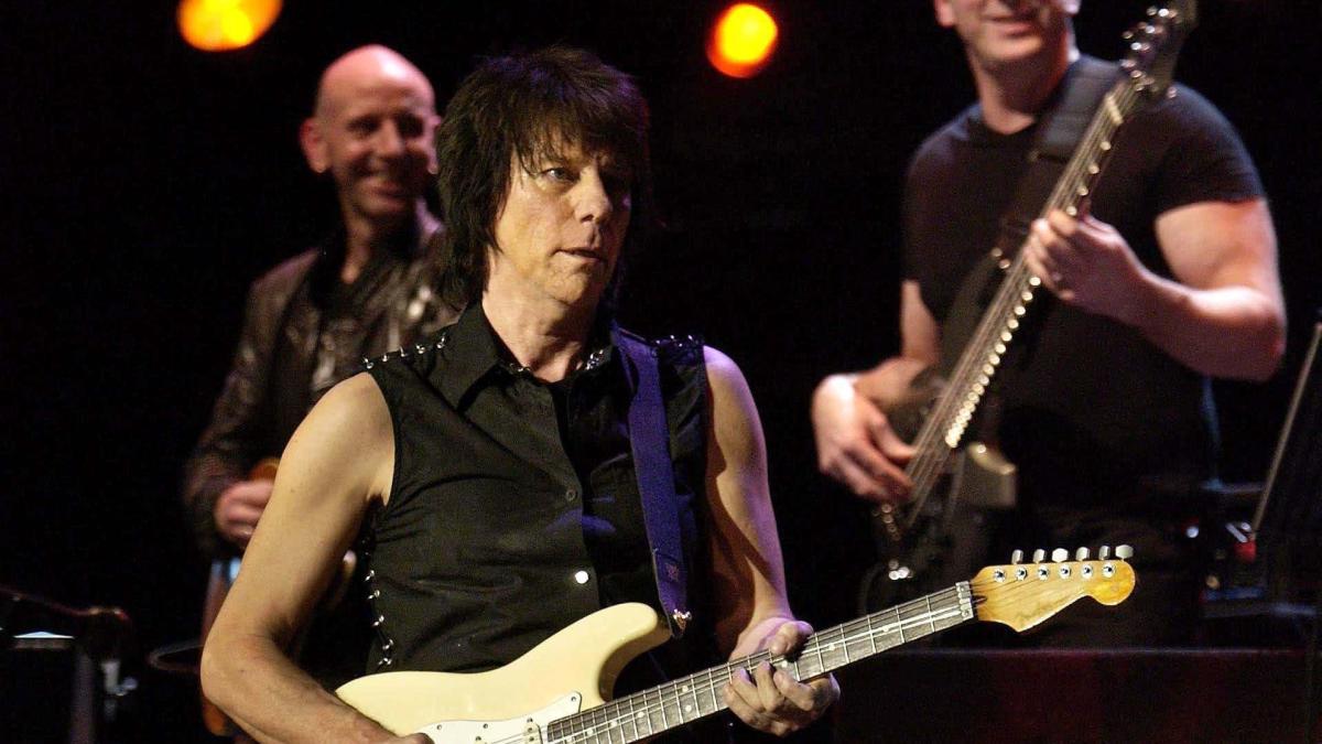 Jeff Beck: British guitar legend dies aged 78 - BBC News