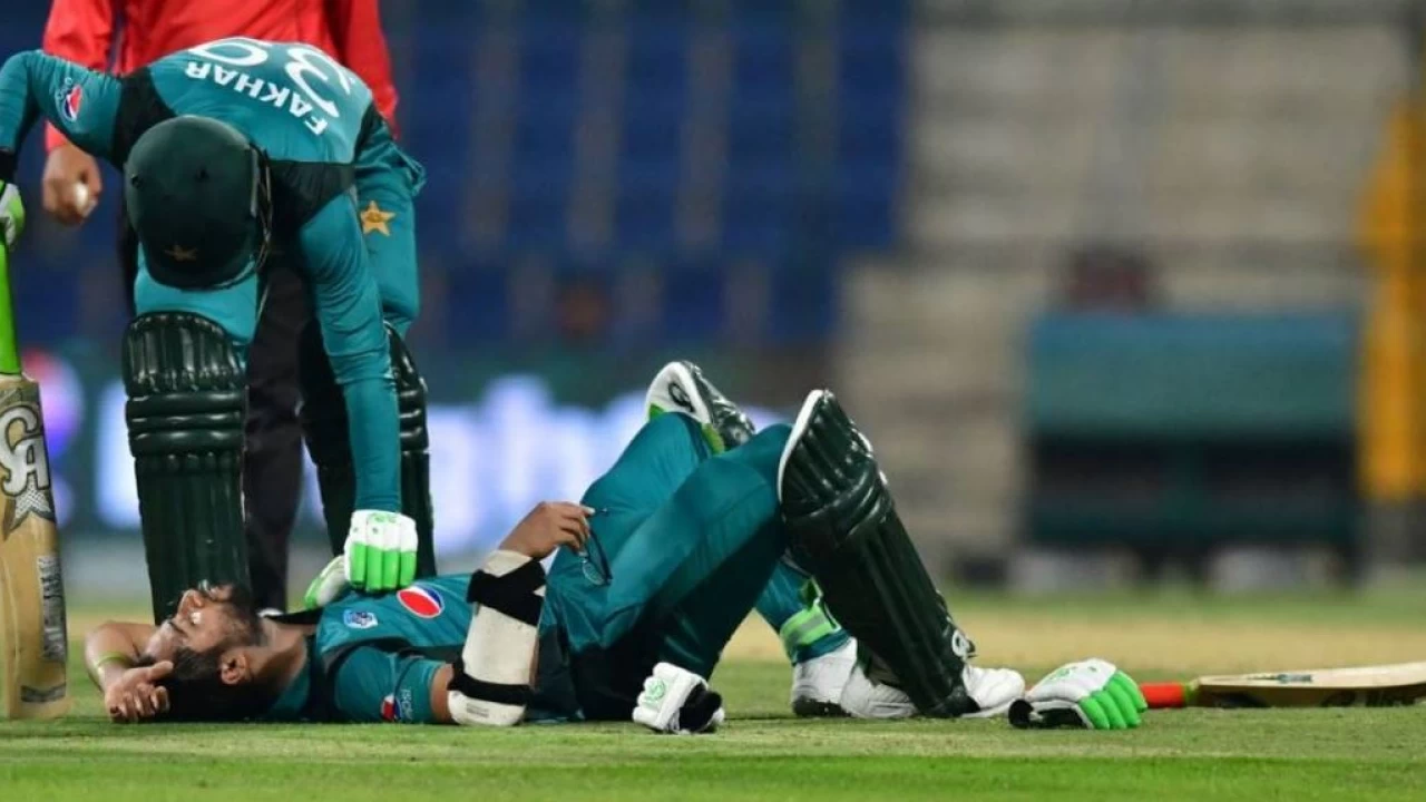 Cricketer Imamul Haq suffers 
injury during National T20 match, admitted to hospital