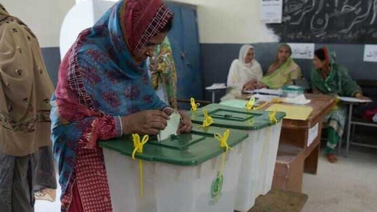 کراچی، حیدر آباد میں بلدیاتی الیکشن، ووٹوں کی گنتی، نتائج آنے کا سلسلہ جاری