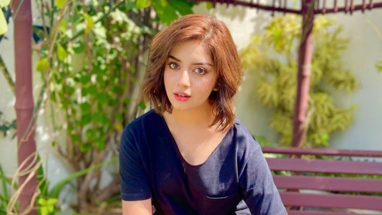 Alizeh Shah surprises fans  with new pictures
