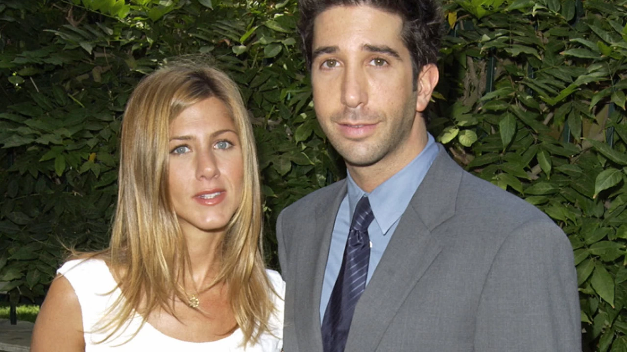 ‘Friends’ co-stars Jennifer Aniston, David Schwimmer rumoured to be dating