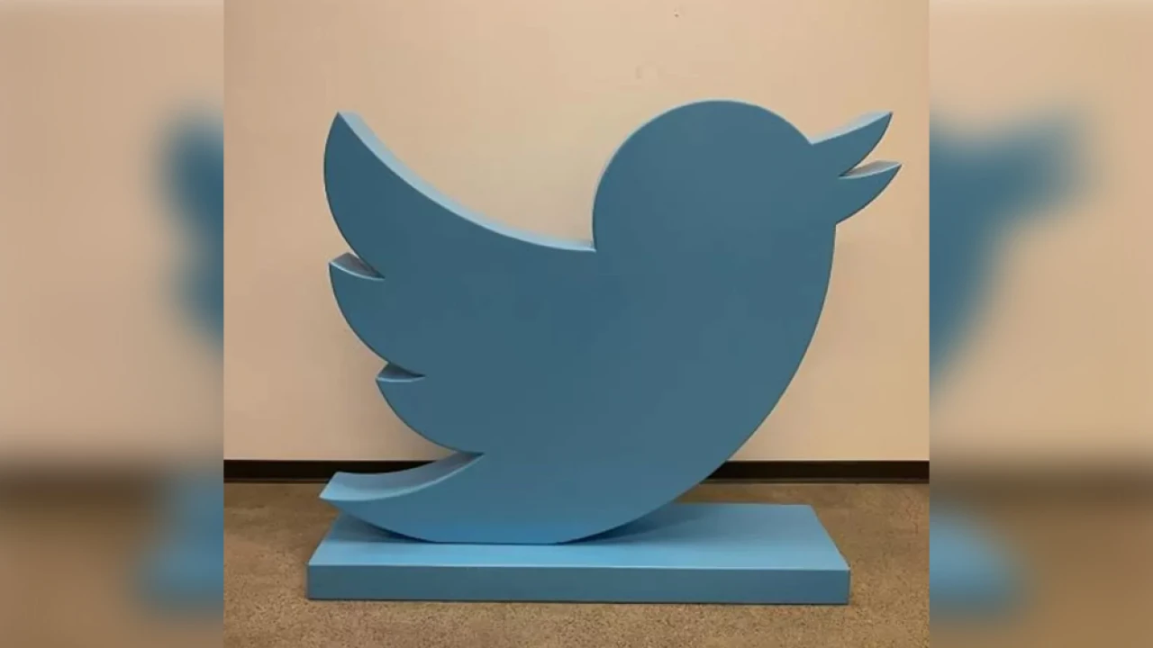 Twitter's bird statue sells for $100,000 at auction