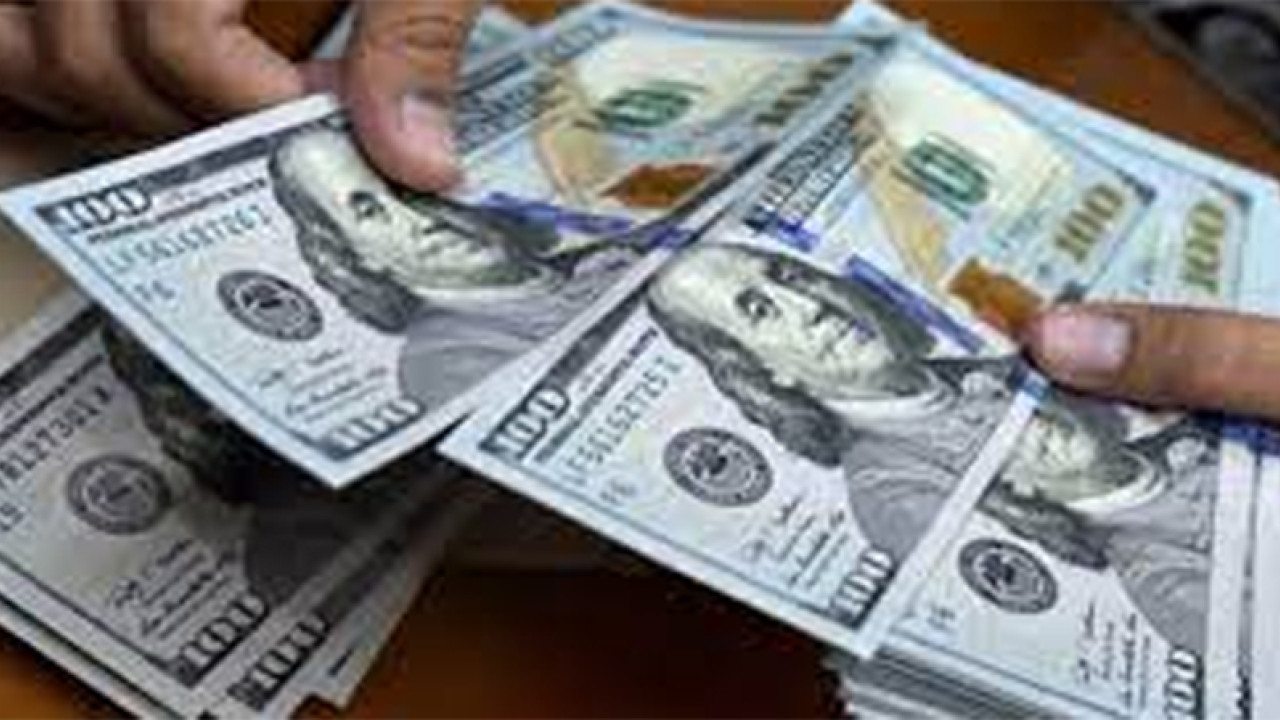 ڈالر بے قابو، امریکی کرنسی کی قیمت میں اضافہ جاری