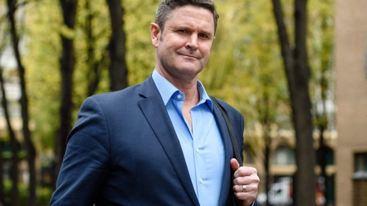 Chris Cairns: Former New Zealand all-rounder in ICU amid aortic dissection