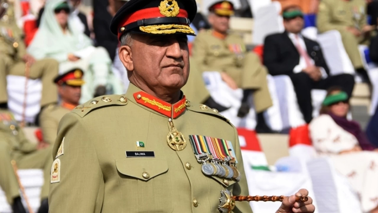 COAS pays rich tribute to martyrs, ghazis