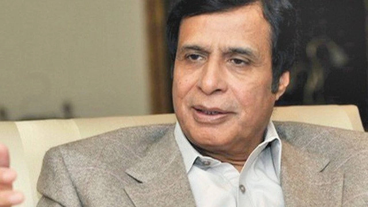 Police round up Pervaiz Elahi’s house in Gujrat