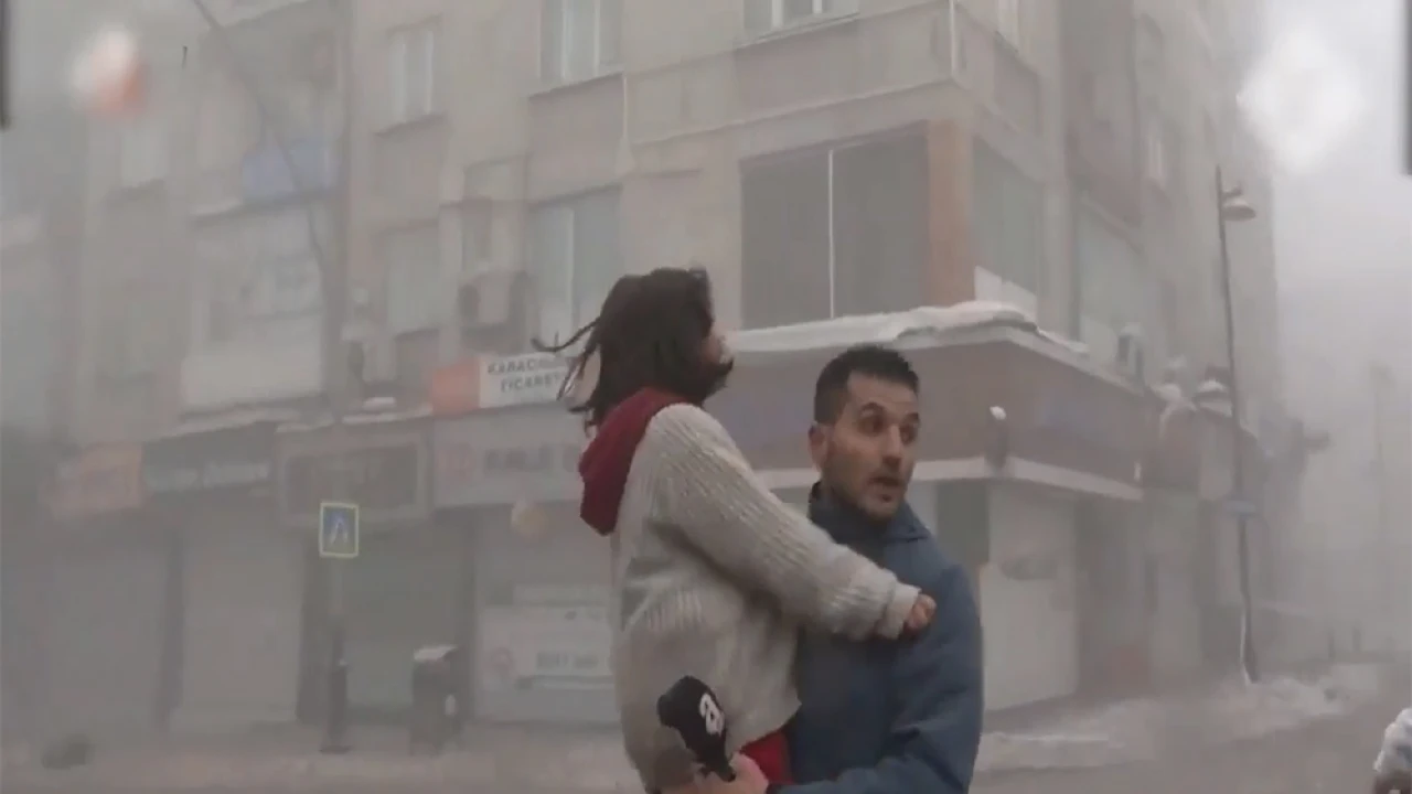 Turkey quake: Journalist rescues child during live reporting 