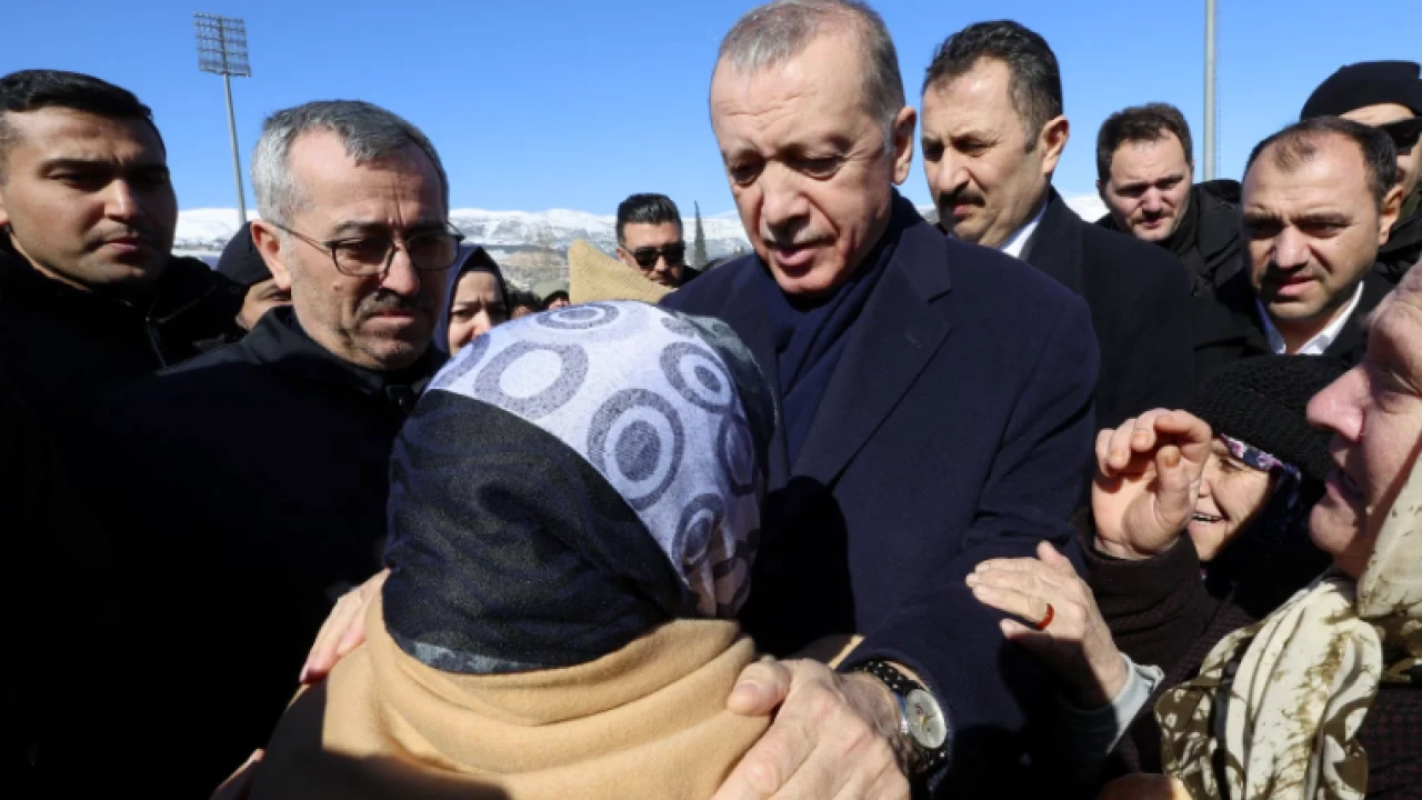 Turkish leader acknowledges problems with earthquake relief effort