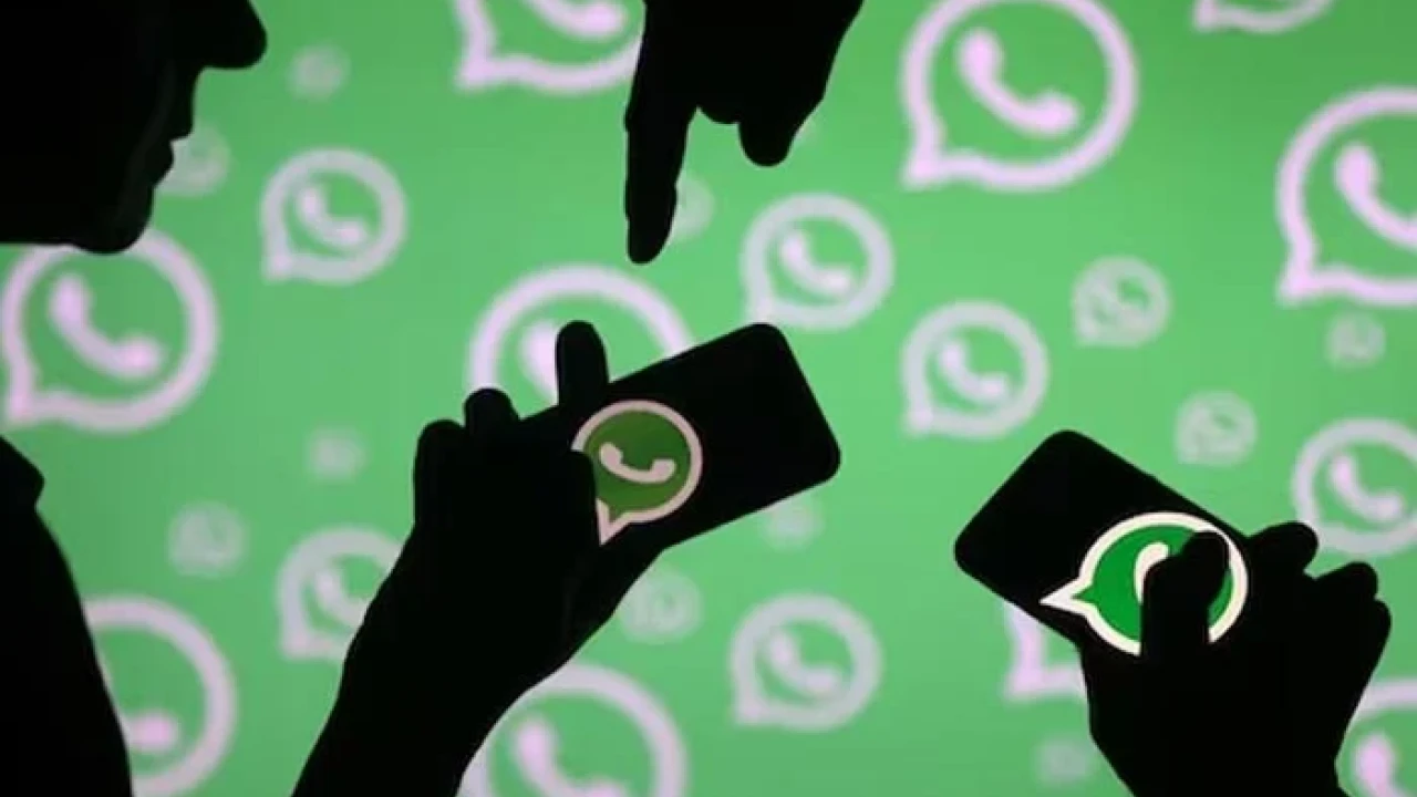 whatsapp-allows-users-to-send-up-to-100-photos-at-a-time