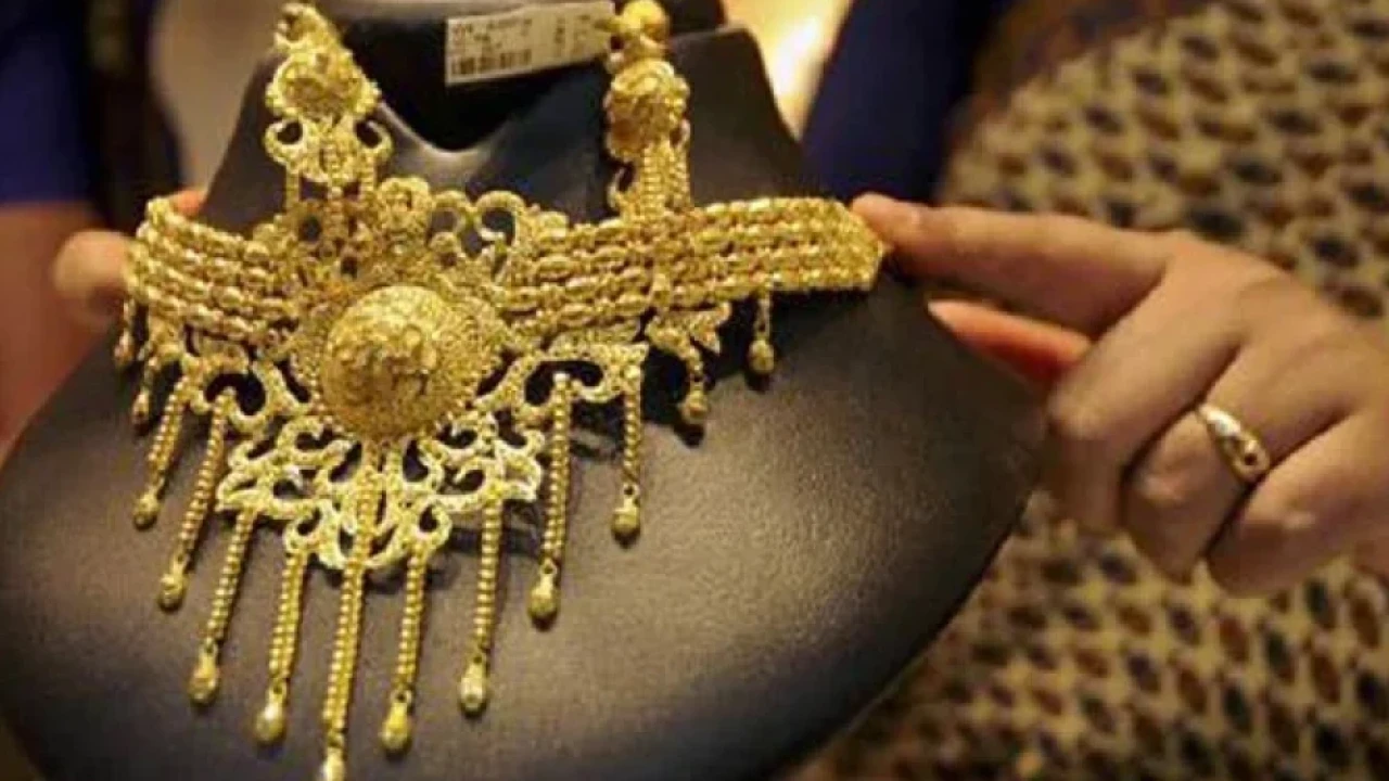 Gold price goes up by Rs500 per tola in Pakistan