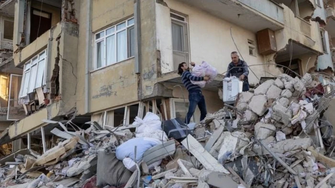 Turkey investigates building contractors as quake toll rises