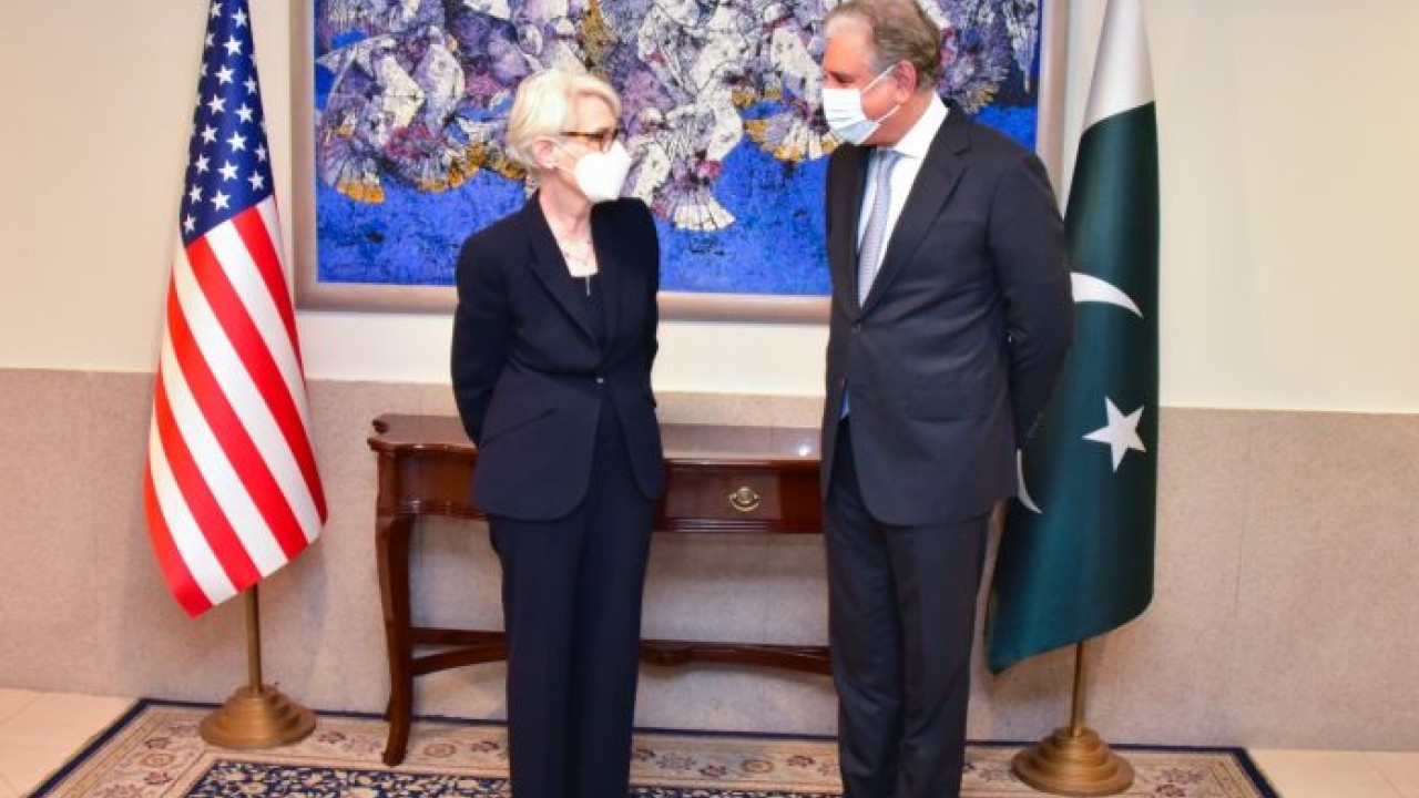 IN PHOTO : SHAH MEMHOOD QURESHI WITH USA DEPUTY SECRETARY