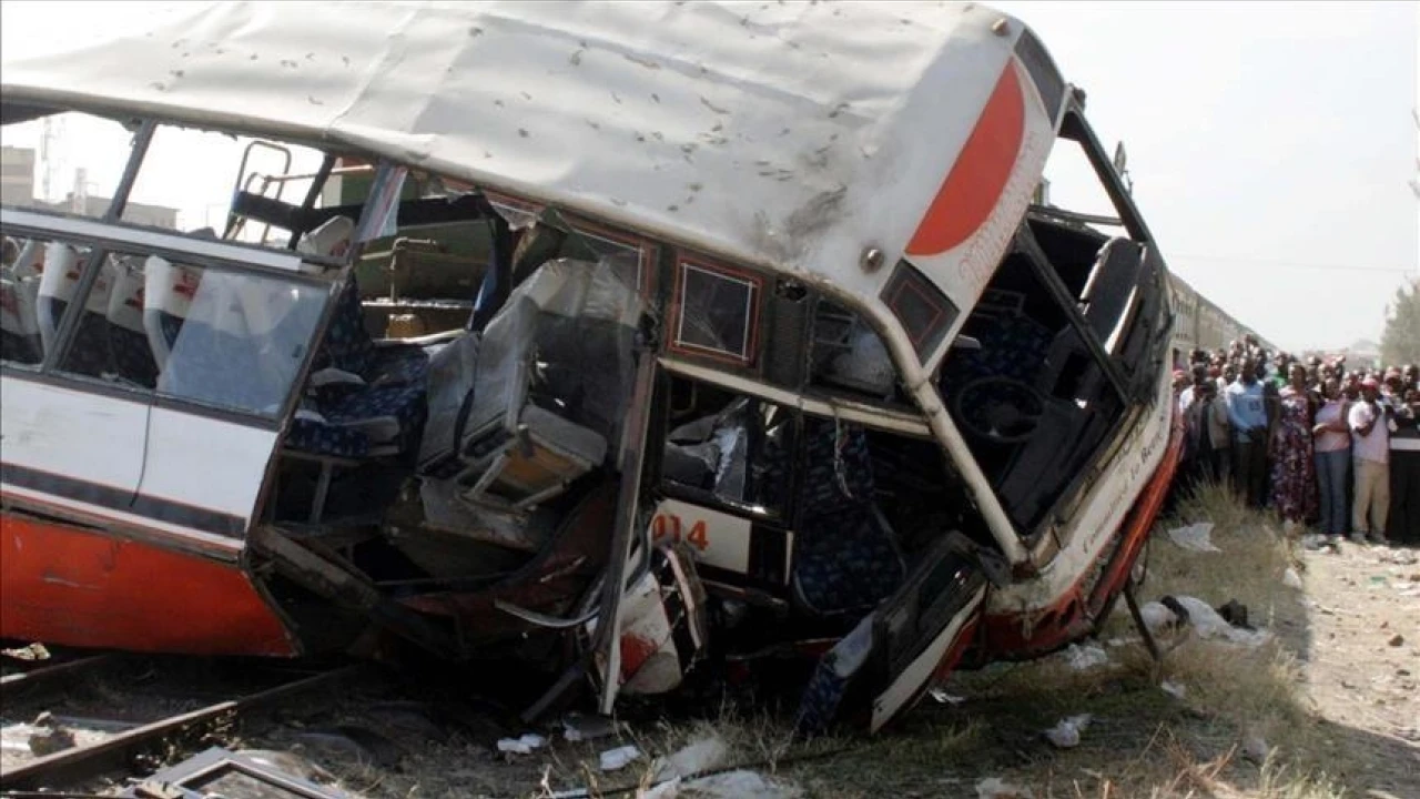 Truck rams into stationary buses; kills 14, injures 56