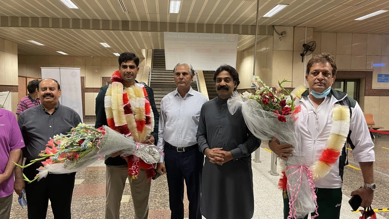 Arshad Nadeem gets hero’s welcome upon return to Pakistan, says ‘will play best game in future’