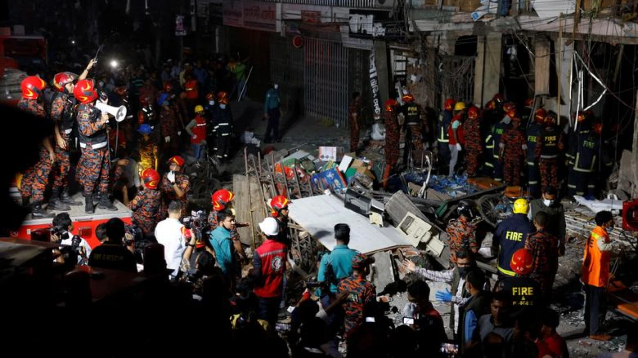 Explosion kills 17 in crowded Bangladesh market