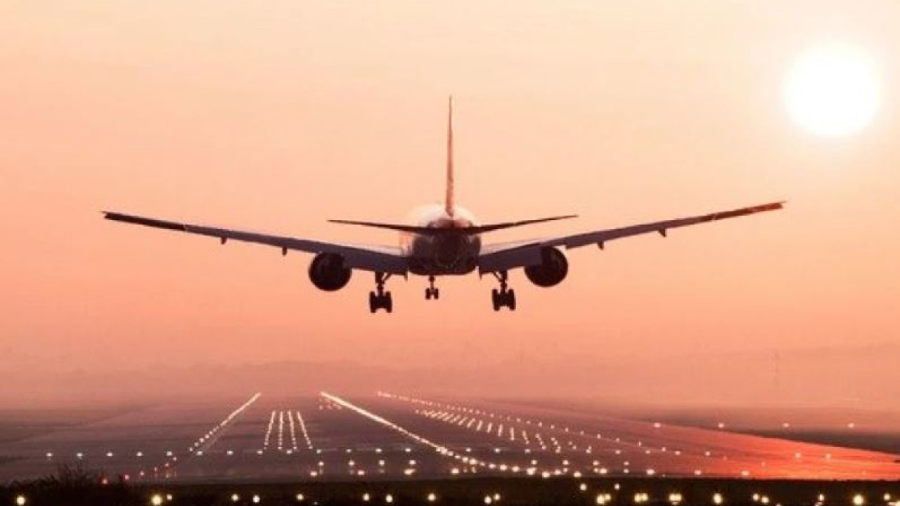 بھارتی طیارے کی کراچی ایئرپورٹ پر ہنگامی لینڈنگ