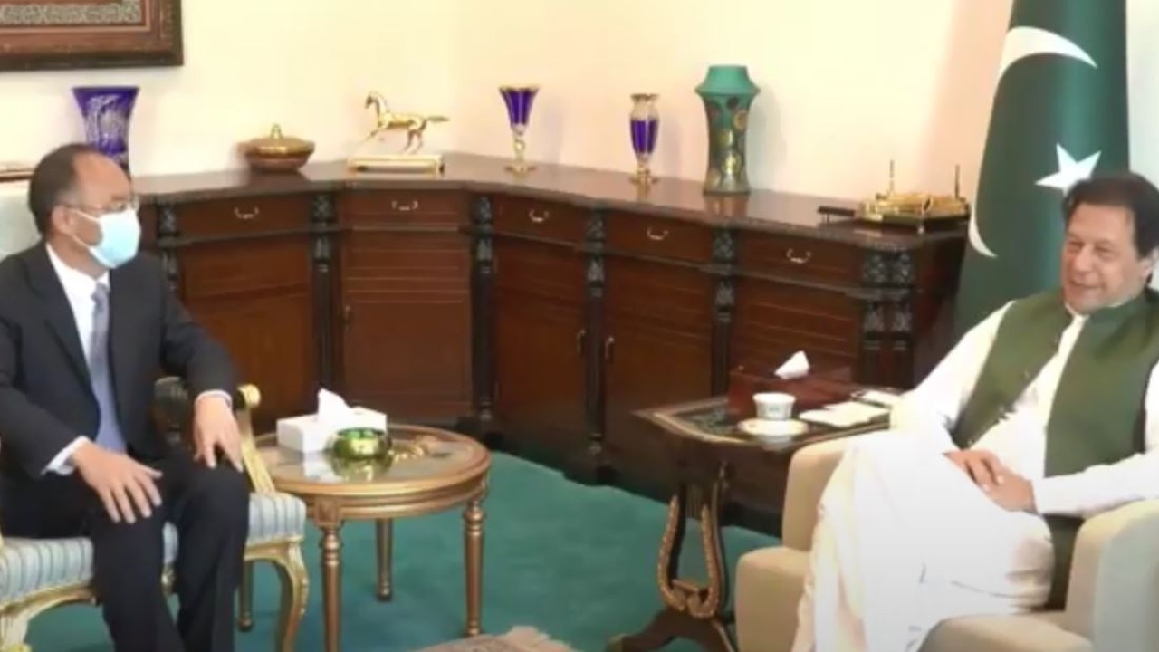 PM Imran directs officials to accelerate facilitation for Chinese investors in SEZs