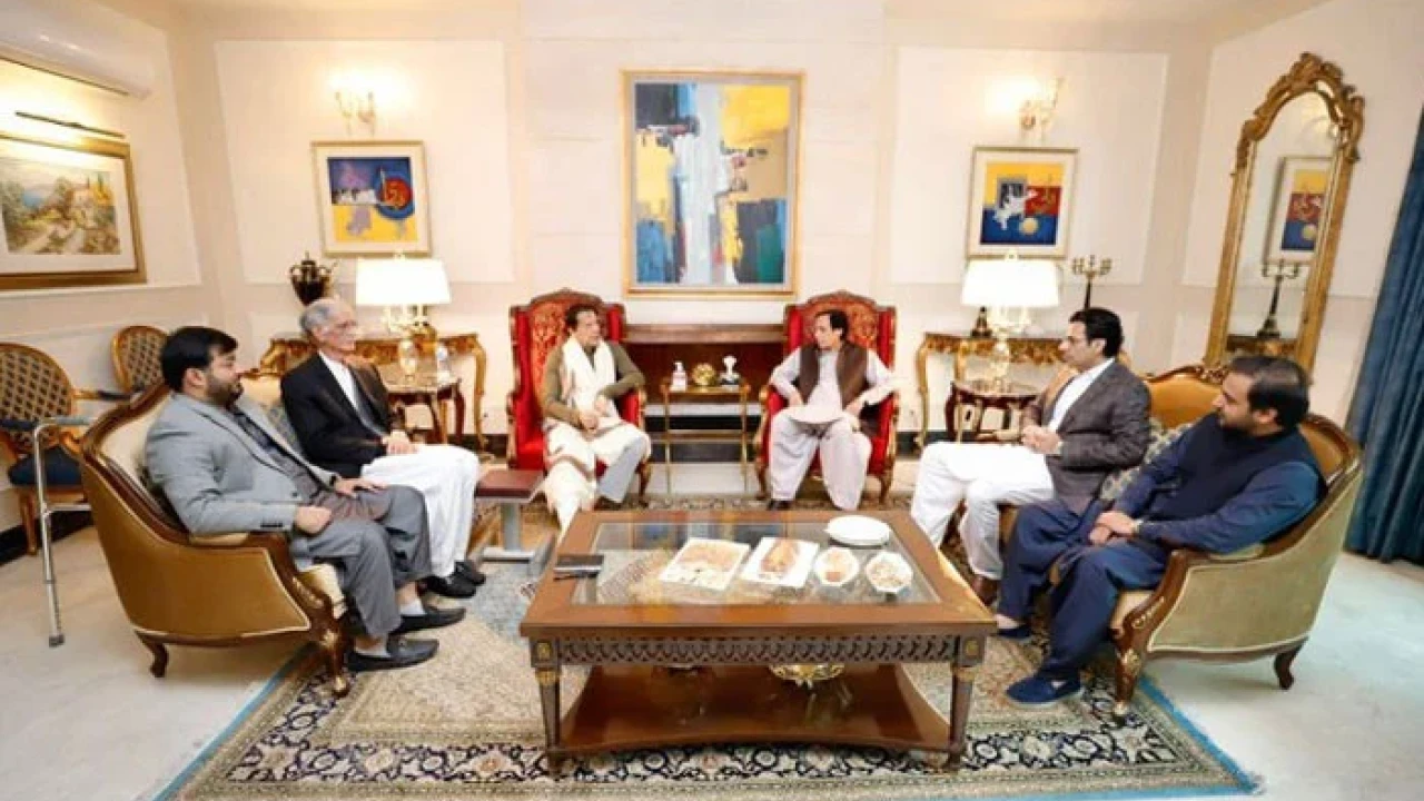 Imran summons PTI's senior leadership meeting at 4pm